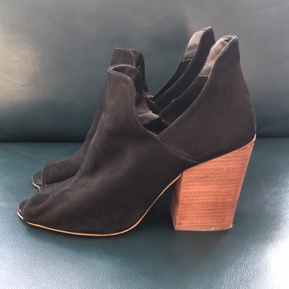 Steve Madden «Tristy » Peep Toe Block Heel Shoe 9